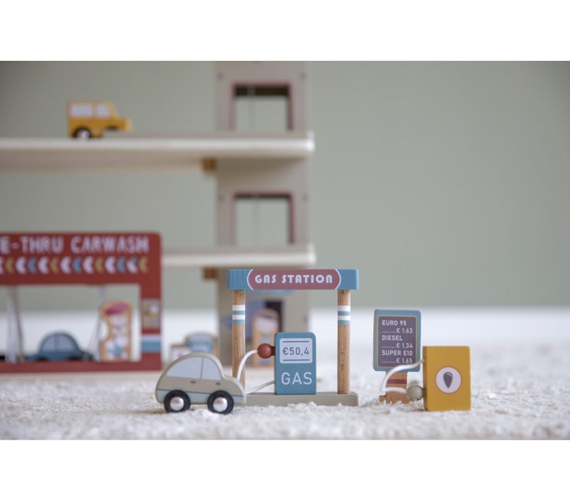 GARAGE CON ACCESSORI
