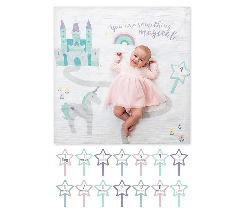 LULUJO - KIT PRIMO ANNO - COPERTINA MUSSOLA DI COTONE E ACCESSORI FOTO - SOMETHING MAGICAL LULUJO - KIT PRIMO ANNO - COPERTINA MUSSOLA DI COTONE E ACCESSORI FOTO - SOMETHING MAGICAL