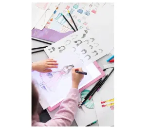 ATELIER DELLA STILISTA CON TAVOLETTA LUMINOSA