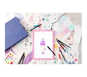 ATELIER DELLA STILISTA CON TAVOLETTA LUMINOSA