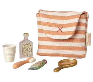 MICRO - SET ACCESSORI BAGNO CON BORSA ROSSA