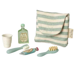 MICRO - SET ACCESSORI BAGNO CON BORSA BLU