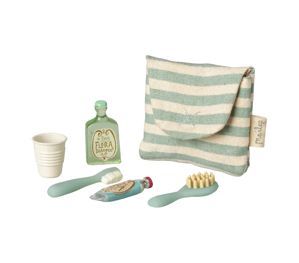 MICRO - SET ACCESSORI BAGNO CON BORSA BLU