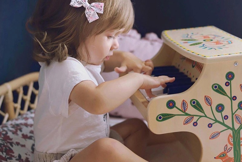 Giocare con la Musica: 5 Benefici degli Strumenti Musicali per i Bambini